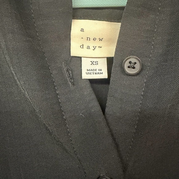 (Set)Black Ruffle Button-Front Blouse with Matching Shorts - Picture 4 of 7